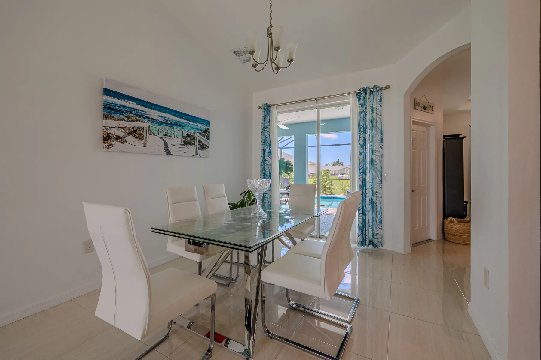 Dining area with sliding doors to the pool