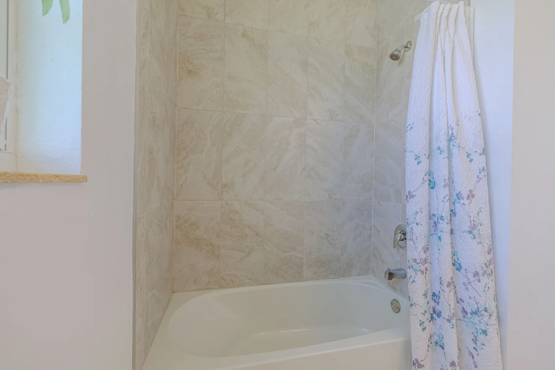 Tub and shower in the second bathroom