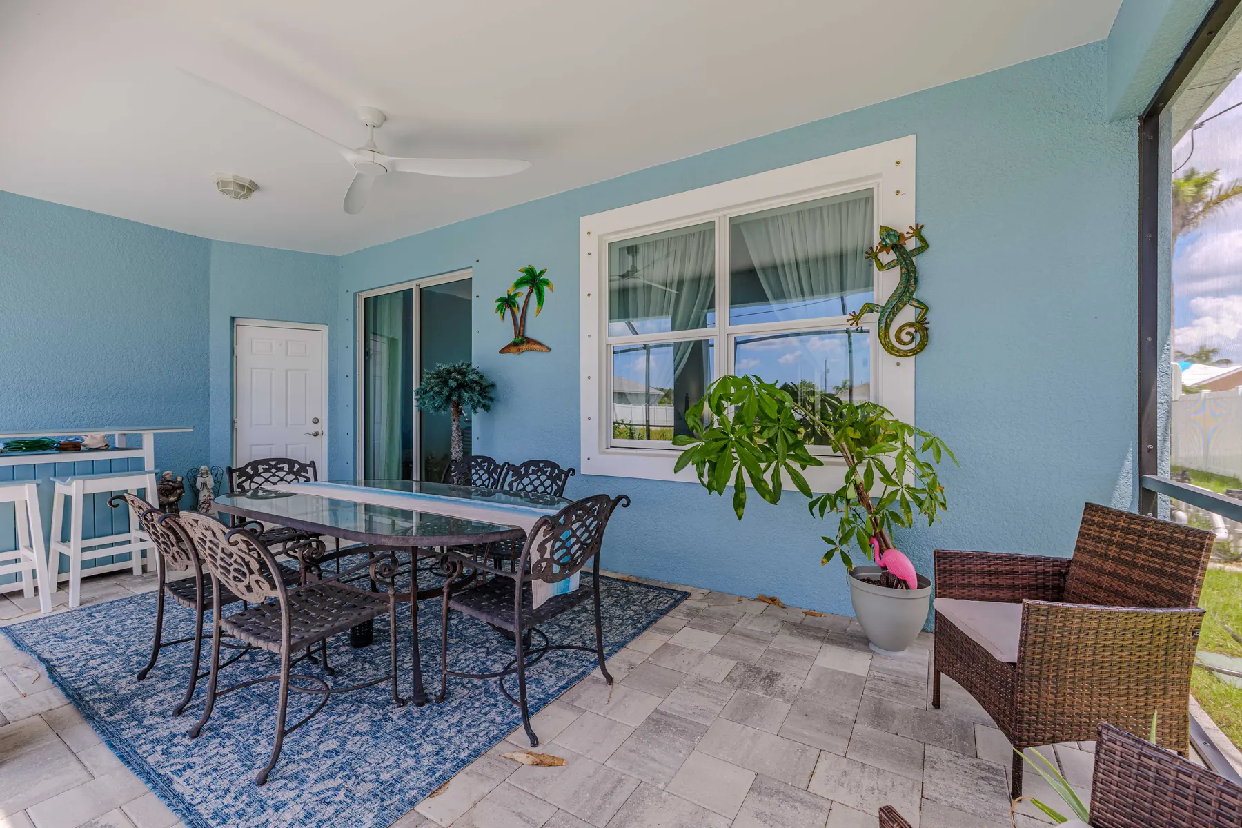 Covered lanai with dining table and ceiling fan