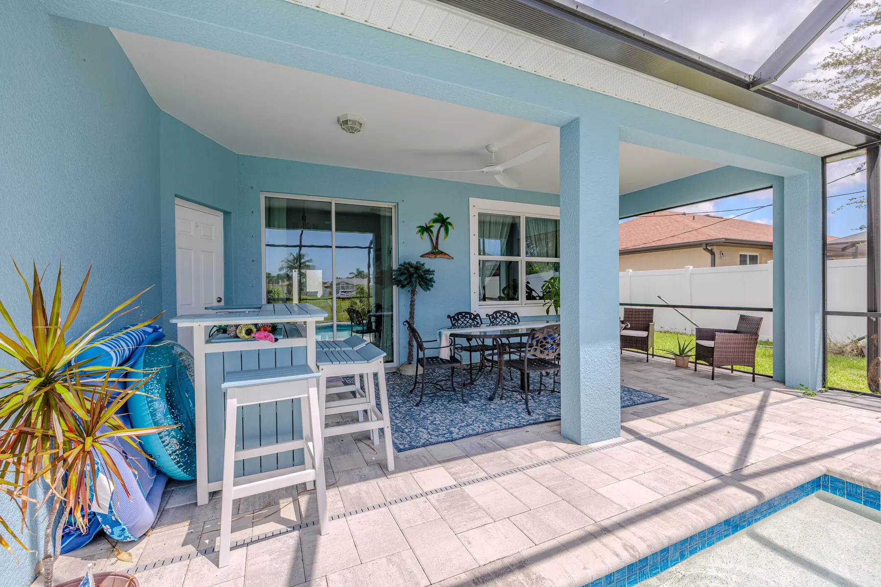 Bar seating on the lanai beside the pool